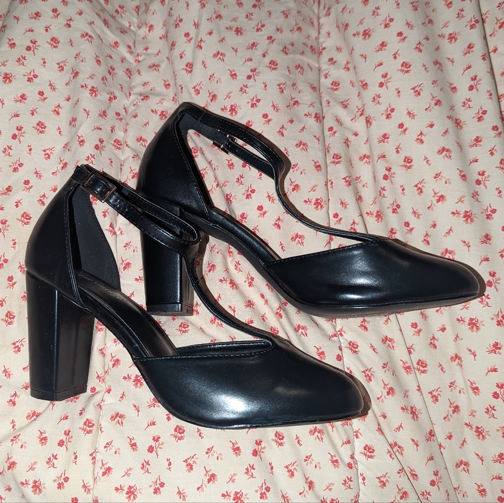 Unique Vintage Black Block Heel Mary Jane Pumps
